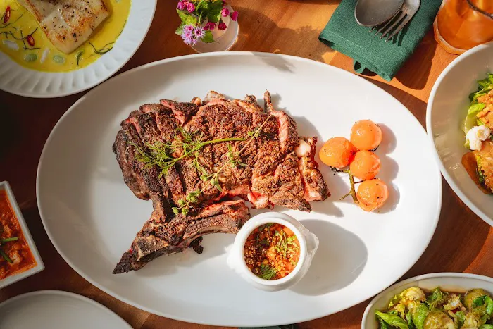 Teakwood Thai Chophouse Picture 4