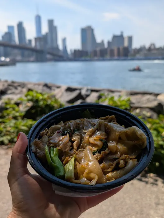 Thai Sidewalk Picture 2