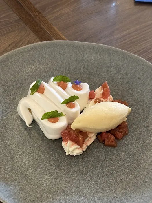 The Nuaa Table Picture 9