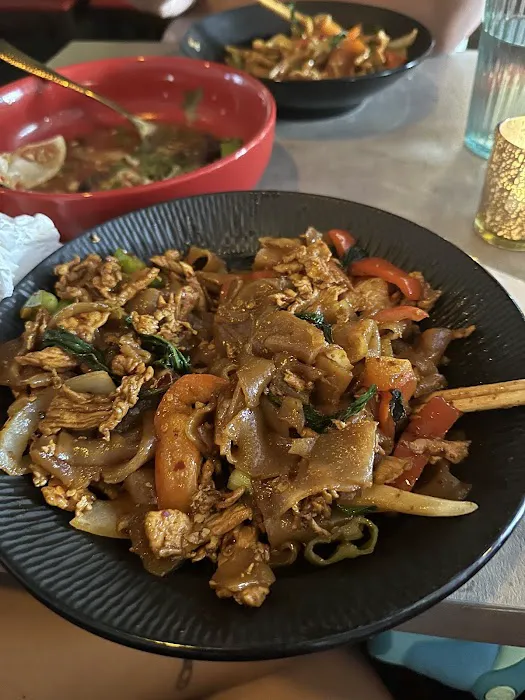 Holic Thai Bistro Picture 7