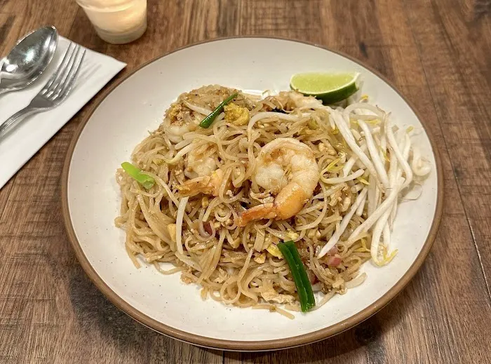 Little Basil Thai Picture 8