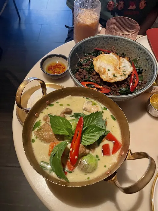 Valla Table Picture 1