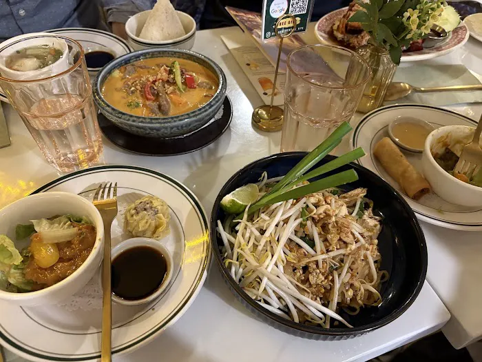 Charoen Krung Thai Picture 2