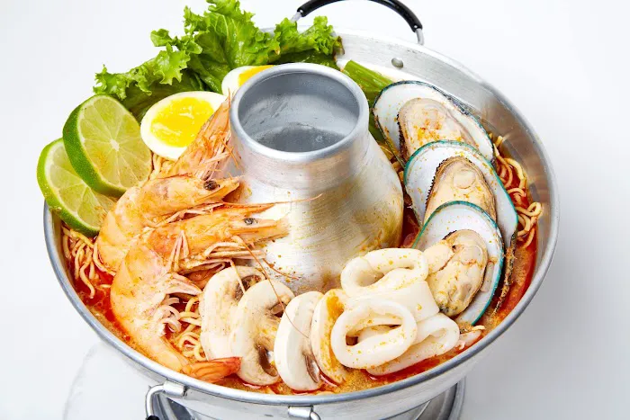 Just Noodles Thai Express Picture 3