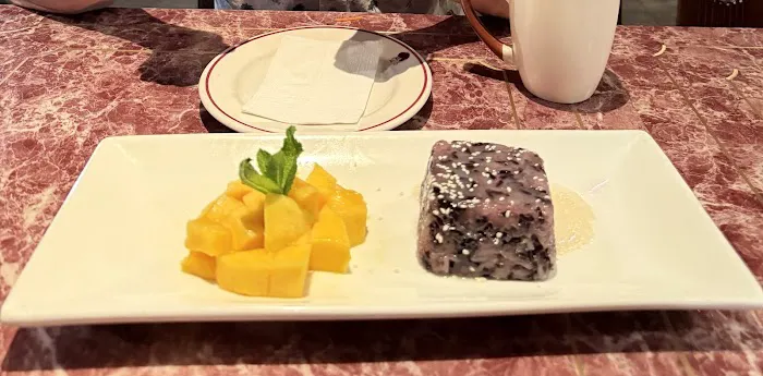 THARN THAI CUISINE Picture 3