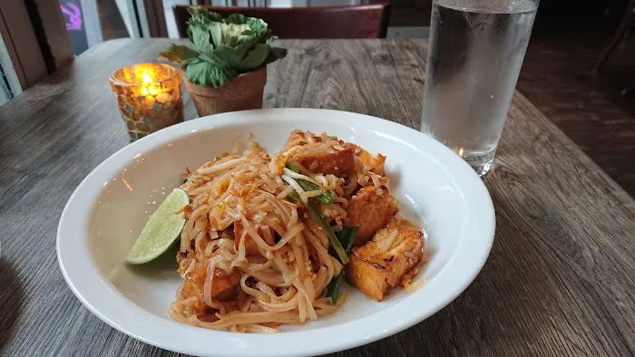 Living Thai Cuisine Picture 6