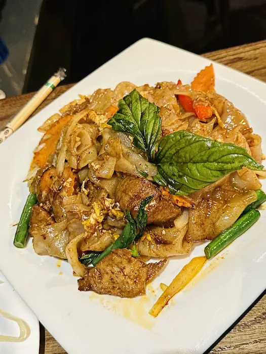 Hero Thai & Izakaya Picture 2