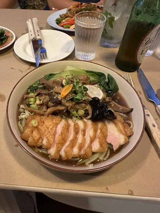 SLA thai restaurant Picture 2