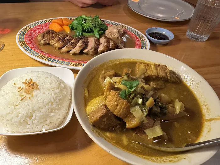 SLA thai restaurant Picture 3