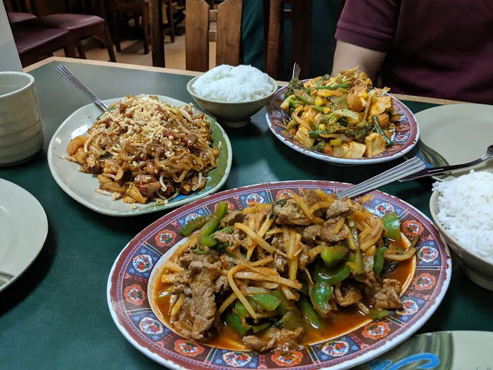 Four Seasons Thai Cuisine Picture 1