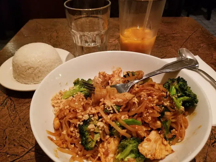 Sweet Basil Thai Restaurant (Queens) Picture 7