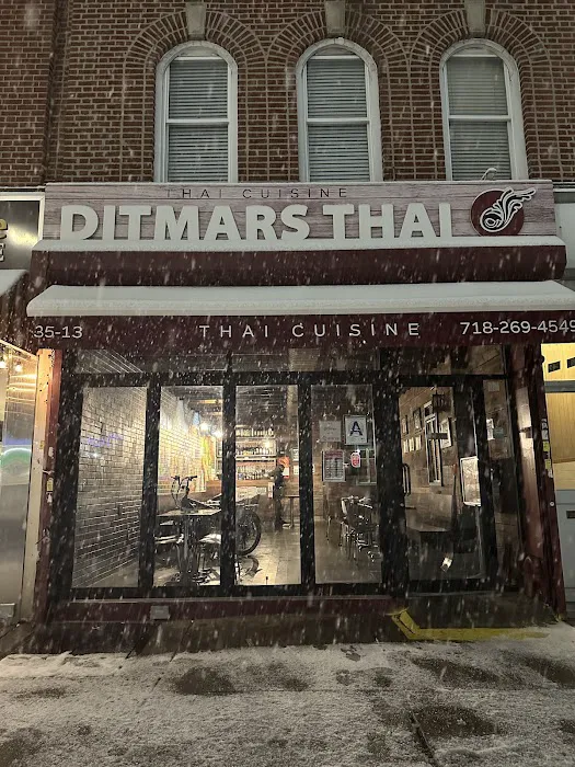 Ditmars Thai Picture 6