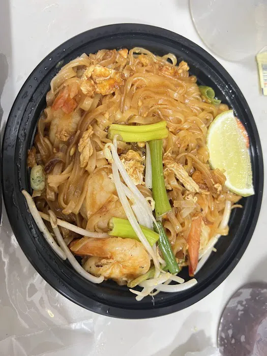 Eagle Thai Cuisine Mclean Picture 3