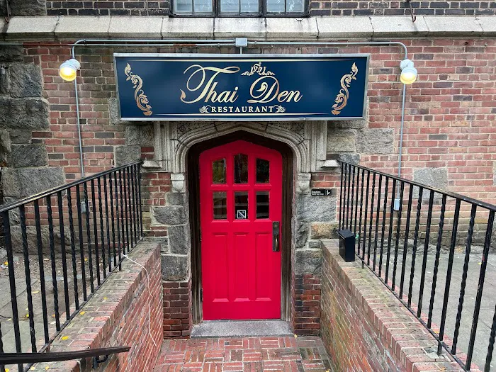 Thai Den Restaurant Picture 2
