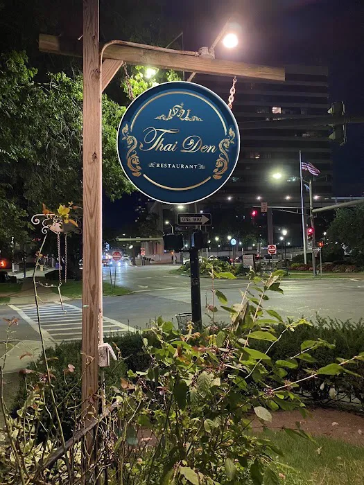 Thai Den Restaurant Picture 10