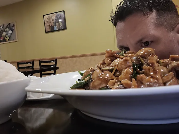 Thai Basil Lindenhurst Picture 9