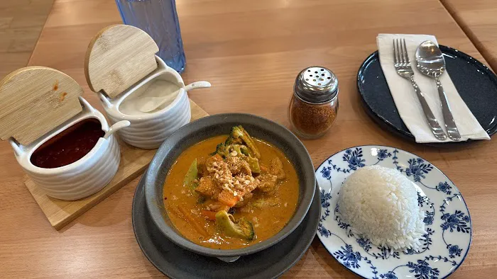 Khing Thai Eatery Picture 9