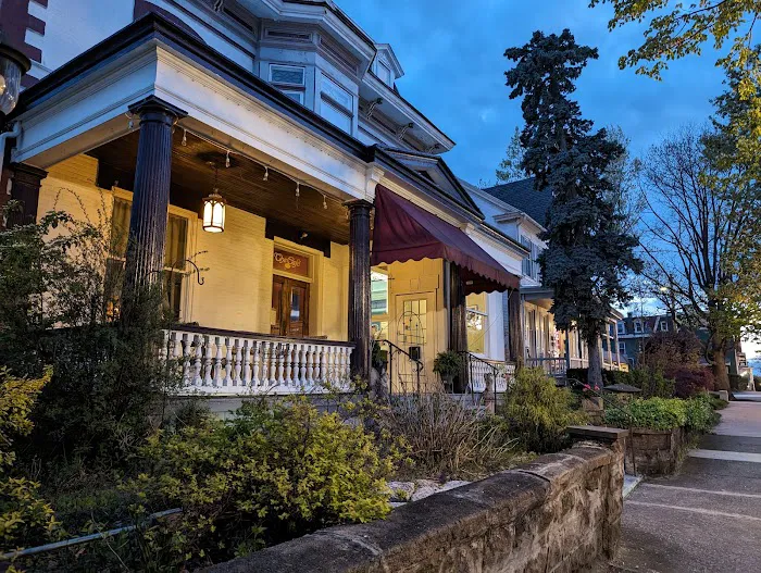 221-The Cafe Picture 10