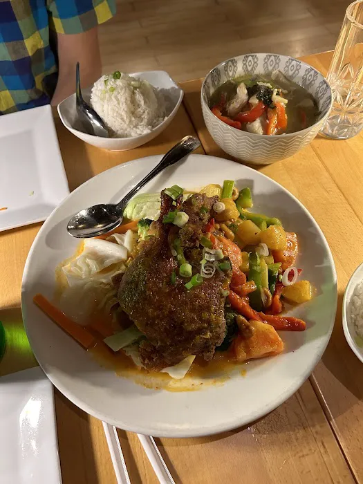 Circles Thai (Northern Liberties) Picture 2