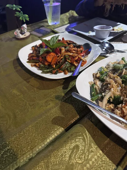 Lucky Elephant Cafe Picture 3