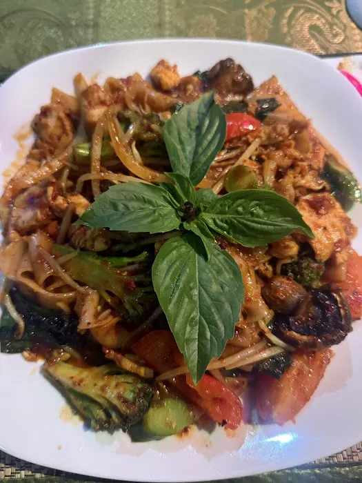 Lucky Elephant Cafe Picture 10