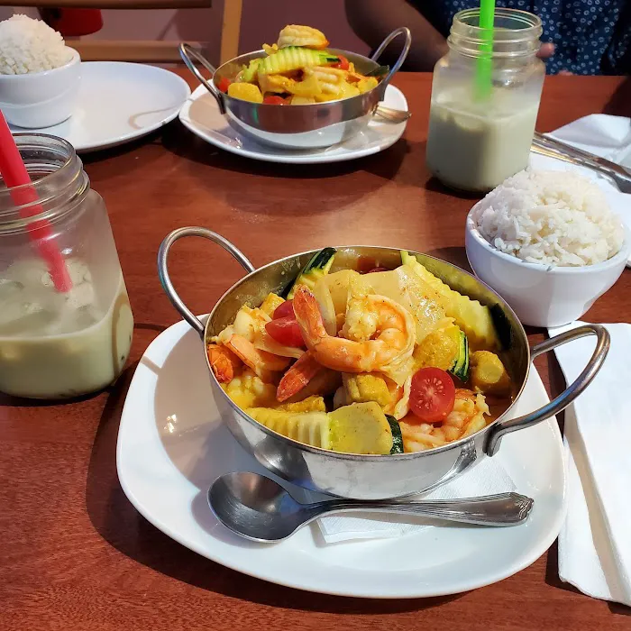 Sri Thai Restaurant 315 York ST unit B West Haven CT 06516 Picture 2