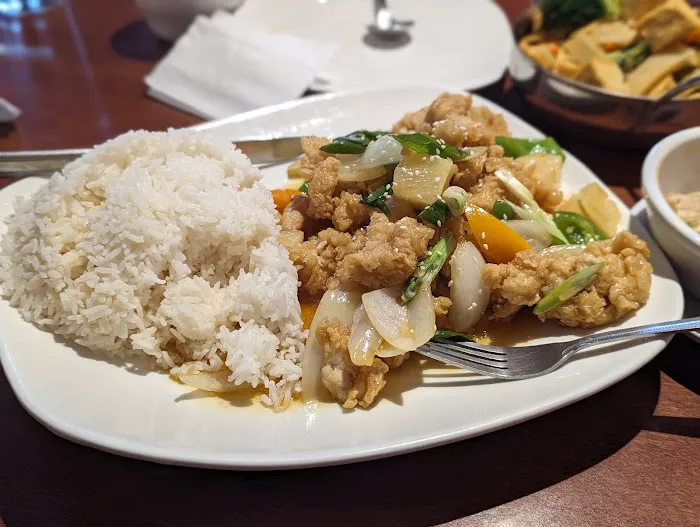 Sri Thai Restaurant 315 York ST unit B West Haven CT 06516 Picture 6