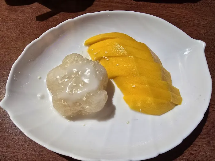 Sri Thai Restaurant 315 York ST unit B West Haven CT 06516 Picture 8