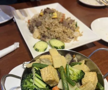 Sri Thai Restaurant 315 York ST unit B West Haven CT 06516