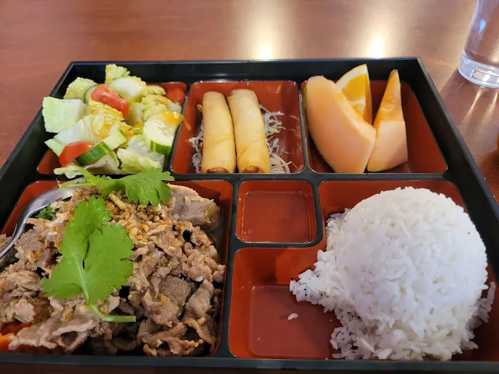 Sri Thai Restaurant 315 York ST unit B West Haven CT 06516 Picture 9