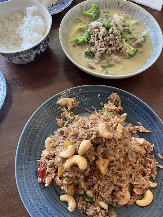 Hot Basil Thai Cafe Picture 3