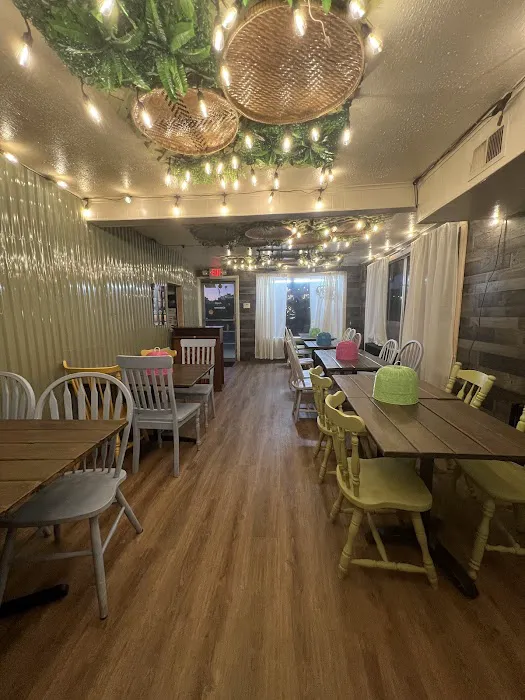 WINGS & THAI STATION Picture 7