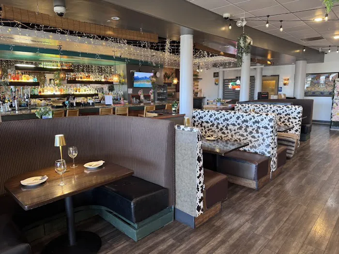 The Riverfront Asian Cuisine & Bar Picture 3