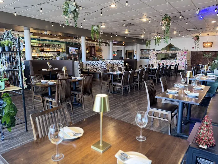 The Riverfront Asian Cuisine & Bar Picture 9