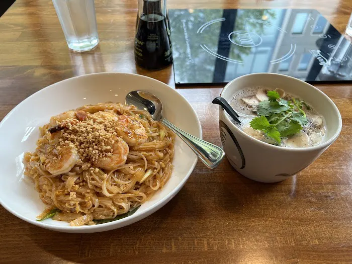 Heng Thai & Rotisserie Picture 2