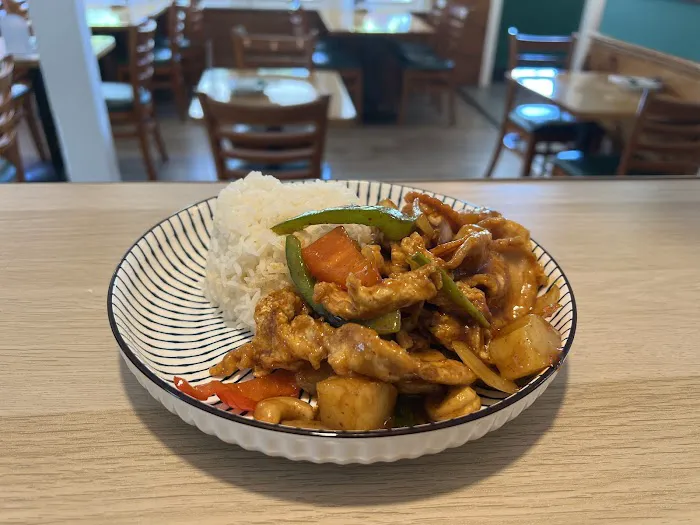 White Thai Cuisine Picture 7