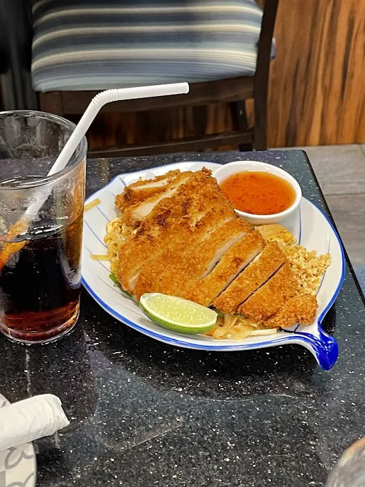 Tuk Tuk Thai Cuisine and Sushi Picture 9