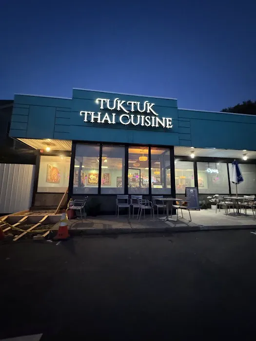 Tuk Tuk Thai Cuisine and Sushi Picture 3