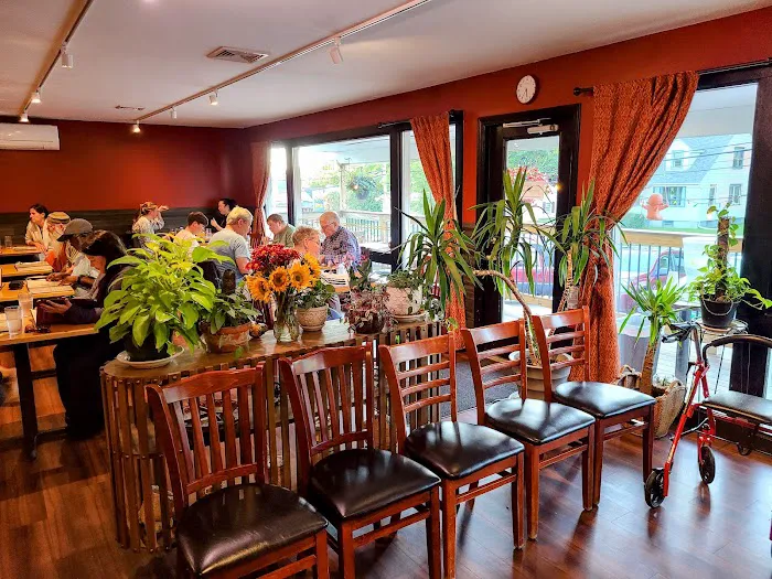 Tiny Thai Restaurant Picture 3