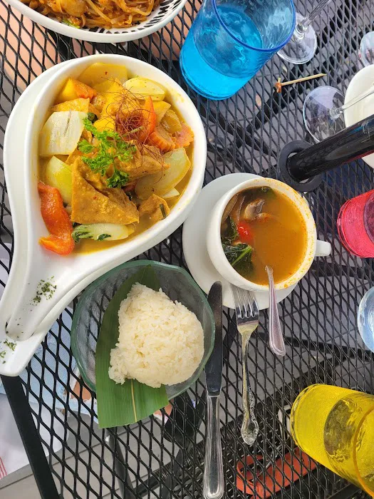 Four Spoons Thai Inspired Cuisine & Bar Picture 6