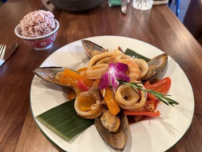 Love at First Bite Thai Kitchen and Bar Picture 4