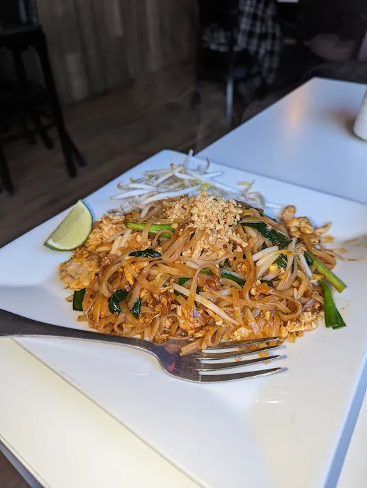 Wee Thai Food (WTF) Rice & Noodle Picture 1