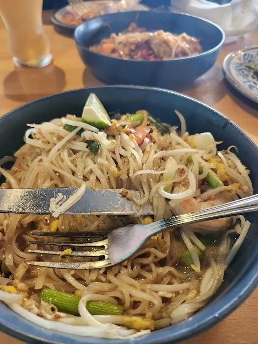 Lots of Eats Thai Kitchen Picture 1