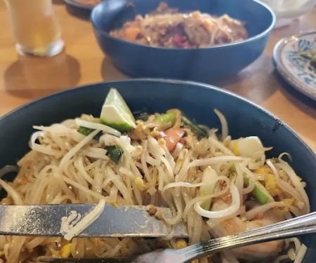 Lots of Eats Thai Kitchen