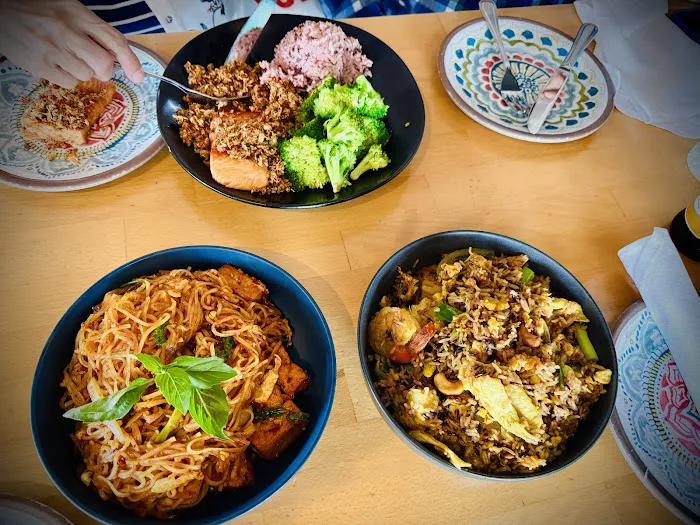 Lots of Eats Thai Kitchen Picture 8