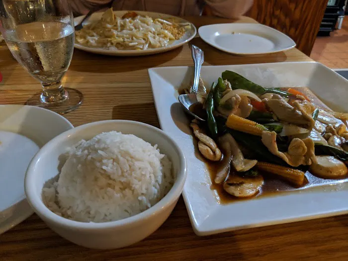 Basil Thai Cuisine Picture 9