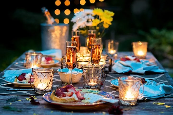 Thai Food for Date Night In: Candlelight + Curry for the Perfect Evening