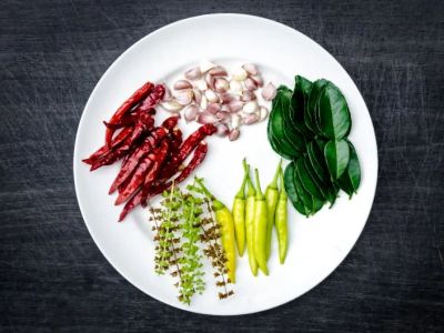 How to Store and Preserve Thai Spices and Herbs at Home