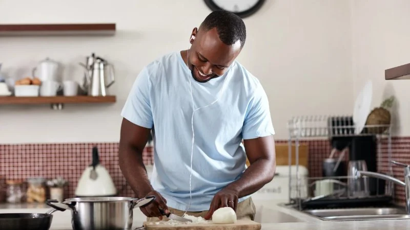 The Best Thai Food Podcasts to Listen to While Cooking