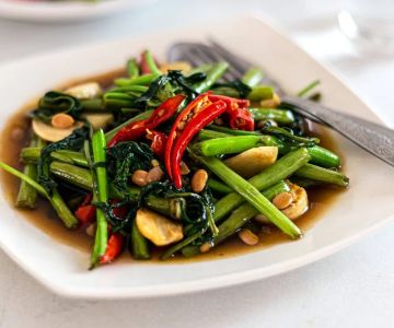 How to Make Thai Stir-Fried Morning Glory (Pad Pak Boong) at Home